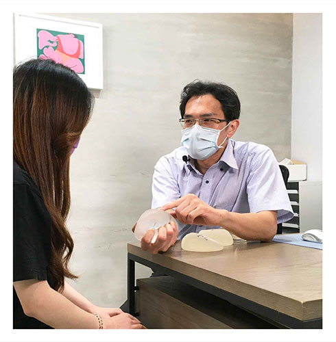在 iSKIN 諮詢過程 – 醫師講解得非常清楚,讓我放下很多疑惑。