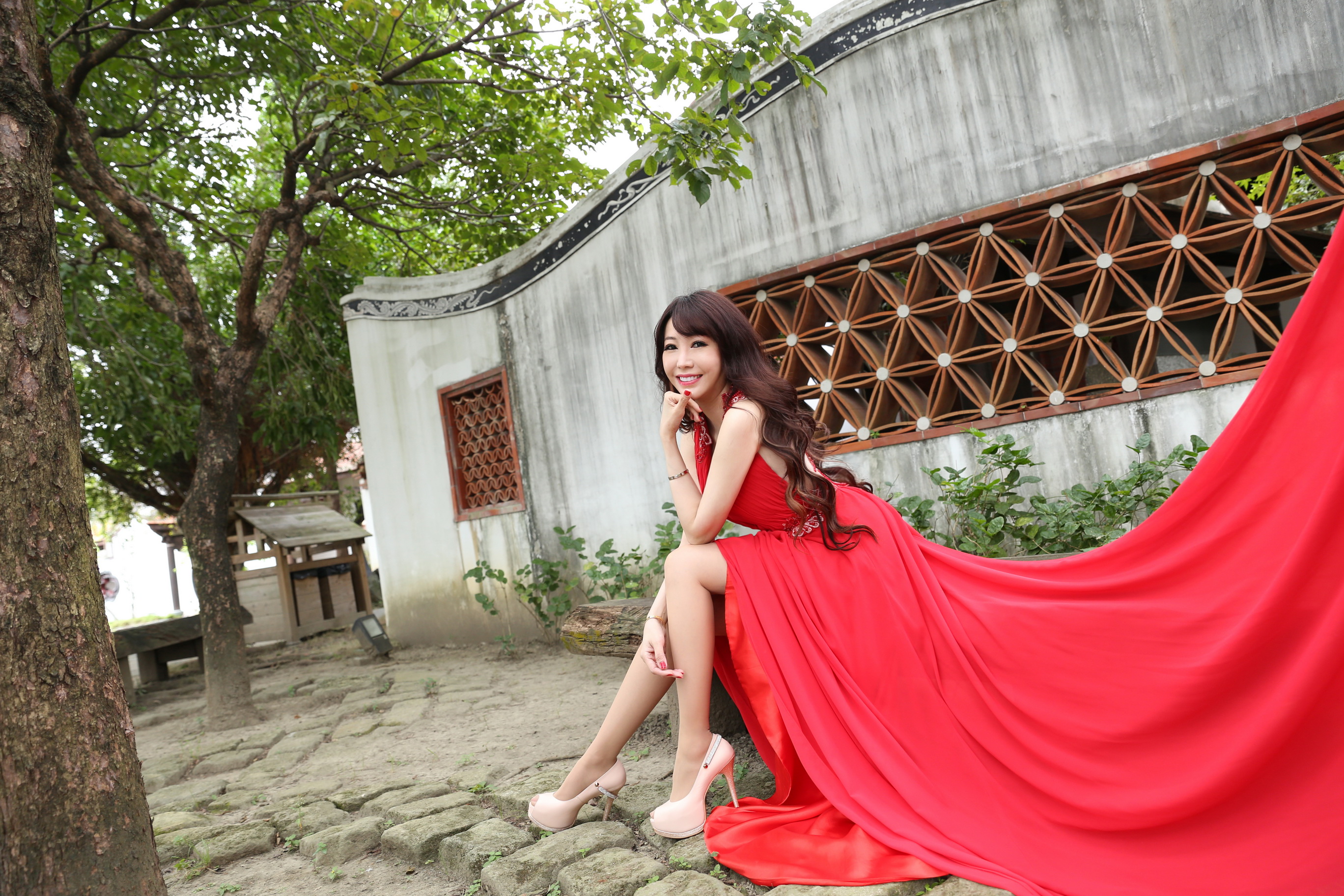 紅冬女艷