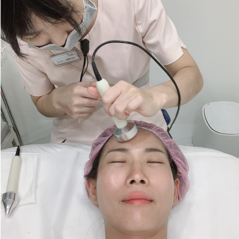 iSKIN打完皮秒後都會再做果酸換膚跟保濕導入,可以加強透亮、幫助術後修復~