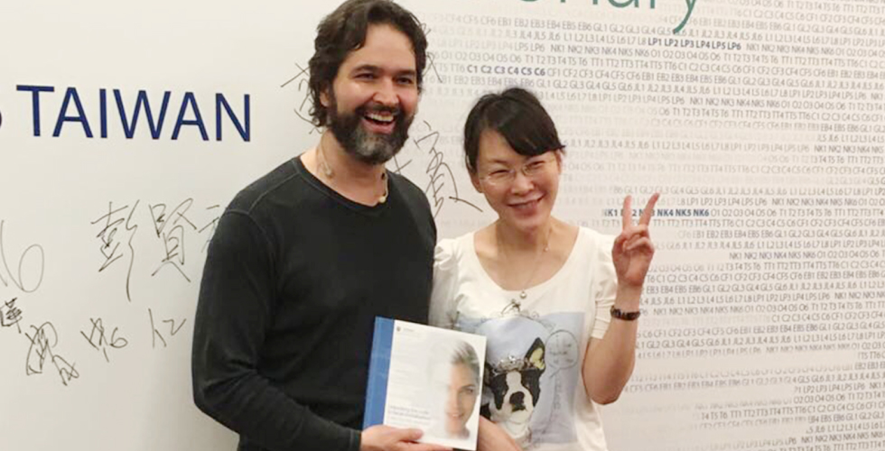 盧靜怡院長受邀與國際大師Dr. Mauricio de Maio合作